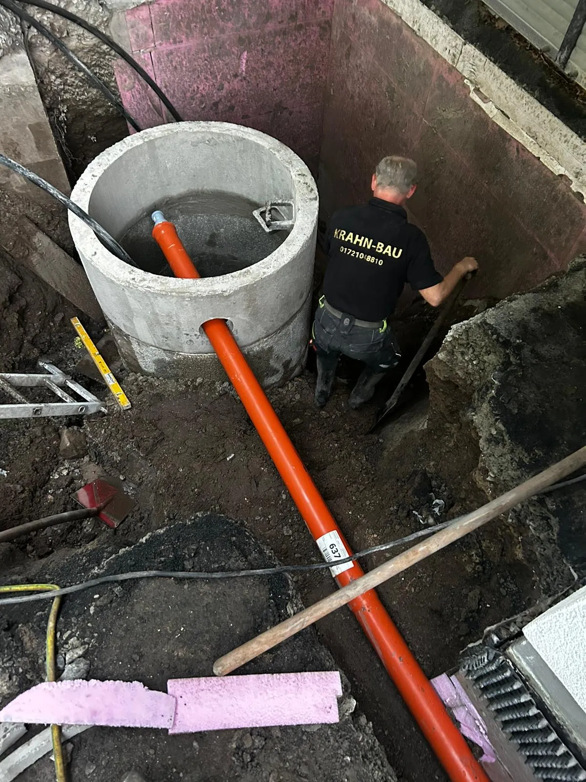 Krahn-Bau Mitarbeiter bei der Arbeit vor Ort