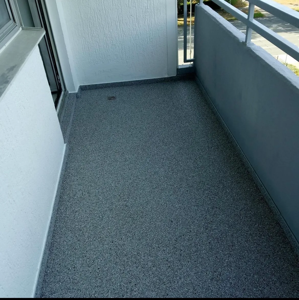 Steinteppich auf Balkon – Nahaufnahme