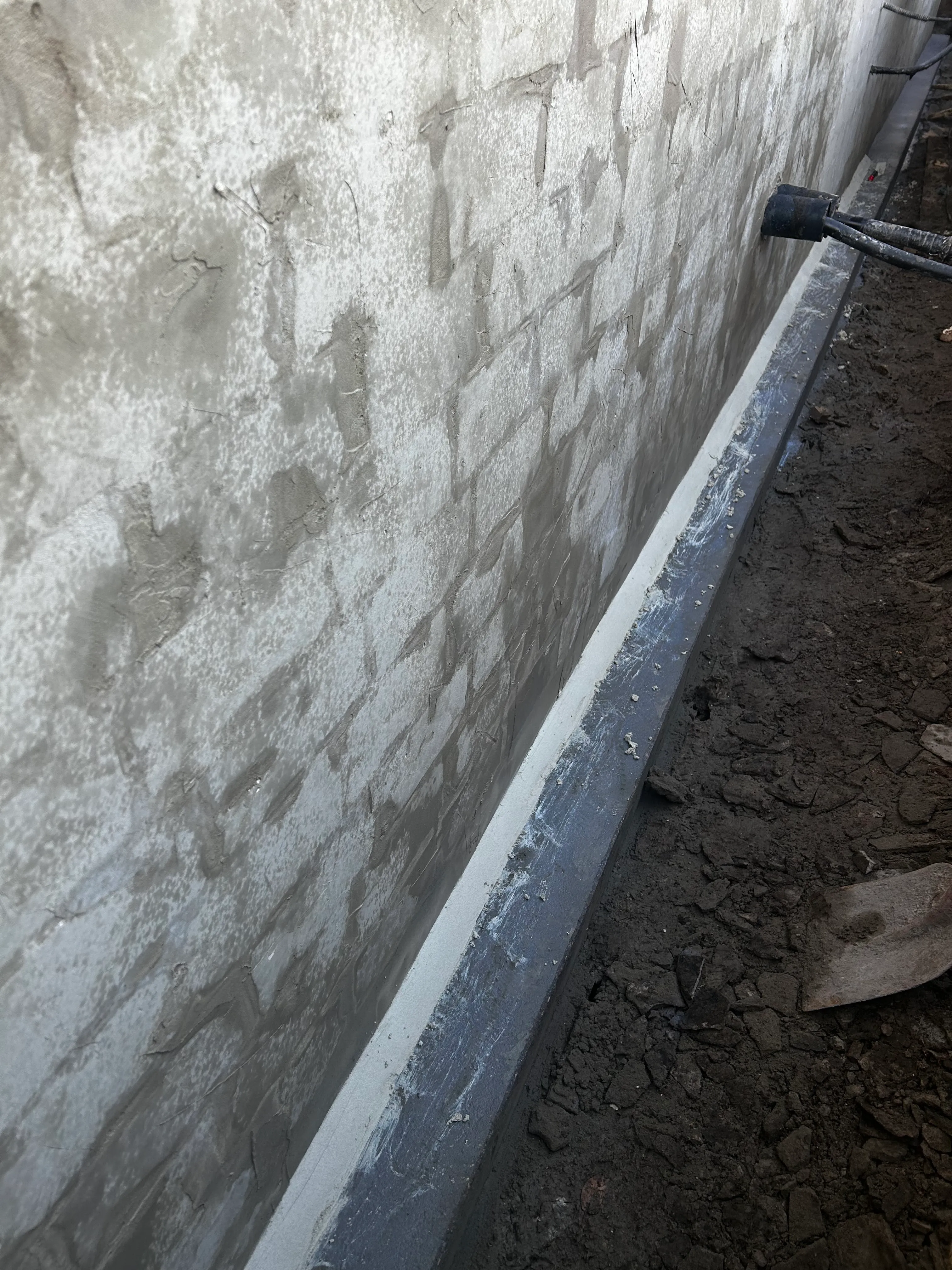 Hohlkehle und Dichtschlämme-Beschichtung im Detail